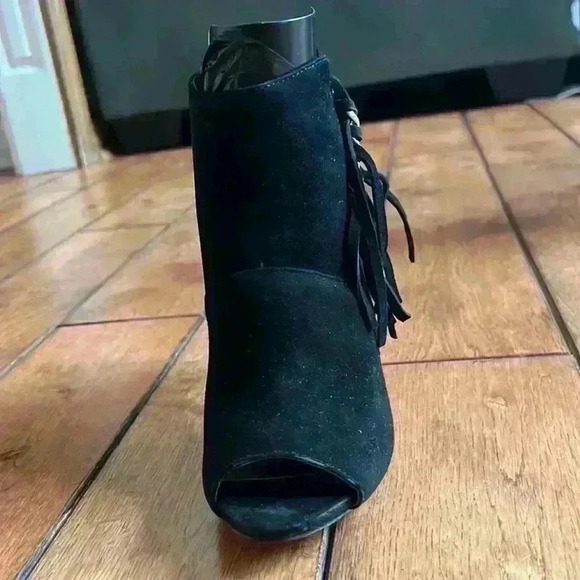 Guess Women's Black Aziz Suede Peep Toe with Fringe & Chain accent Bootie chic - Picture 6 of 6